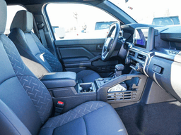 Toyota Tacoma 2WD SR5 Double Cab 5' Bed AT (Natl) 2026