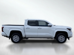 Toyota Tacoma 2WD SR5 Double Cab 5' Bed AT (Natl) 2026