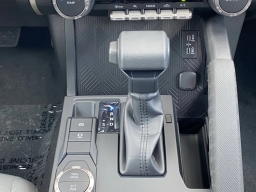 Toyota Tacoma 2WD SR5 Double Cab 5' Bed AT (Natl) 2026