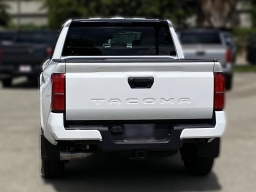 Toyota Tacoma 2WD SR5 Double Cab 5' Bed AT (Natl) 2026