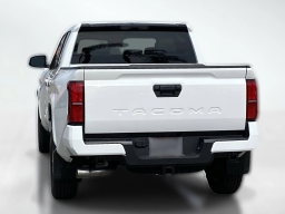 Toyota Tacoma 2WD SR5 Double Cab 5' Bed AT (Natl) 2026