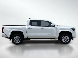 Toyota Tacoma 2WD SR5 Double Cab 5' Bed AT (Natl) 2026