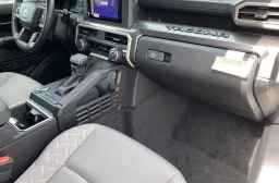 Toyota Tacoma 2WD SR5 Double Cab 5' Bed AT (Natl) 2026