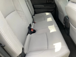 Toyota Tacoma 2WD SR5 Double Cab 5' Bed AT (Natl) 2026