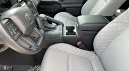 Toyota Tacoma 2WD SR5 Double Cab 5' Bed AT (Natl) 2026