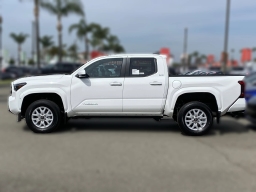 Toyota Tacoma 2WD SR5 Double Cab 5' Bed AT (Natl) 2026