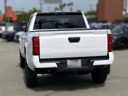 Toyota Tacoma 2WD SR5 Double Cab 5' Bed AT (Natl) 2026