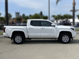 Toyota Tacoma 2WD SR5 Double Cab 5' Bed AT (Natl) 2026
