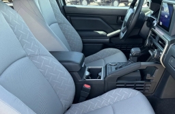 Toyota Tacoma 2WD SR5 Double Cab 5' Bed AT (Natl) 2026