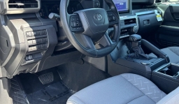 Toyota Tacoma 2WD SR5 Double Cab 5' Bed AT (Natl) 2026