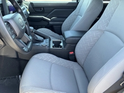 Toyota Tacoma 2WD SR5 Double Cab 5' Bed AT (Natl) 2026