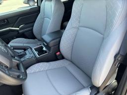 Toyota Tacoma 2WD SR5 Double Cab 5' Bed AT (Natl) 2026