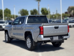 Toyota Tacoma 2WD SR5 Double Cab 5' Bed AT (Natl) 2026