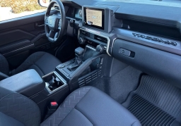Toyota Tacoma 2WD SR5 Double Cab 5' Bed AT (Natl) 2026