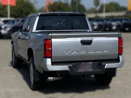 Toyota Tacoma 2WD SR5 Double Cab 6' Bed AT (Natl) 2026