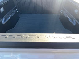 Toyota Tacoma 2WD SR5 Double Cab 6' Bed AT (Natl) 2026