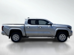 Toyota Tacoma 2WD SR5 Double Cab 5' Bed AT (Natl) 2026