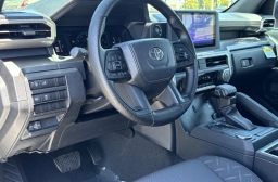 Toyota Tacoma 2WD SR5 Double Cab 5' Bed AT (Natl) 2026