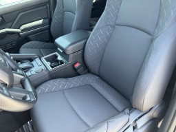 Toyota Tacoma 2WD SR5 Double Cab 5' Bed AT (Natl) 2026