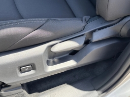 Toyota Tacoma 2WD SR5 Double Cab 5' Bed AT (Natl) 2026