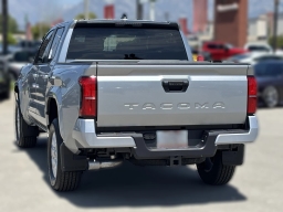 Toyota Tacoma 2WD SR5 Double Cab 5' Bed AT (Natl) 2026