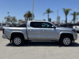 Toyota Tacoma 2WD SR5 Double Cab 5' Bed AT (Natl) 2026
