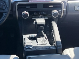 Toyota Tacoma 2WD SR5 Double Cab 6' Bed AT (Natl) 2026