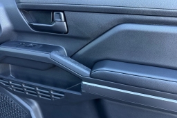Toyota Tacoma 2WD SR5 Double Cab 5' Bed AT (SE) 2026