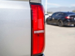 Toyota Tacoma 2WD SR5 Double Cab 5' Bed AT (GS) 2026