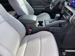 Toyota Tacoma 2WD SR5 Double Cab 5' Bed AT (Natl) 2026