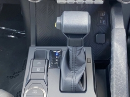 Toyota Tacoma 2WD SR5 Double Cab 5' Bed AT (Natl) 2026