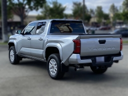 Toyota Tacoma 2WD SR5 Double Cab 5' Bed AT (Natl) 2026