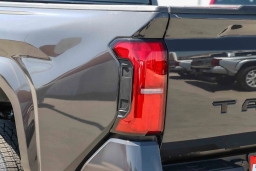 Toyota Tacoma 2WD SR5 Double Cab 5' Bed AT (SE) 2026