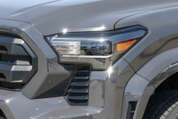 Toyota Tacoma 2WD SR5 Double Cab 5' Bed AT (SE) 2026