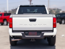 Toyota Tacoma 2WD SR5 Double Cab 6' Bed AT (Natl) 2026