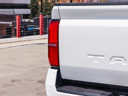 Toyota Tacoma 2WD SR5 Double Cab 6' Bed AT (Natl) 2026