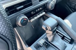 Toyota Tacoma 2WD SR5 Double Cab 6' Bed AT (Natl) 2025