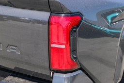 Toyota Tacoma 2WD SR5 Double Cab 6' Bed AT (Natl) 2026