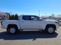 Toyota Tacoma 2WD SR5 Double Cab 6' Bed AT (Natl) 2026