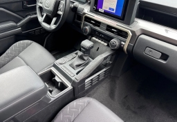 Toyota Tacoma 2WD SR5 Double Cab 6' Bed AT (Natl) 2026