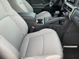 Toyota Tacoma 2WD SR5 Double Cab 5' Bed AT (Natl) 2026