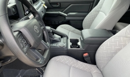 Toyota Tacoma 2WD SR5 Double Cab 5' Bed AT (Natl) 2026