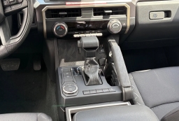 Toyota Tacoma 2WD SR5 Double Cab 6' Bed AT (Natl) 2026