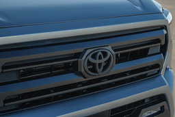 Toyota Tacoma 2WD SR5 Double Cab 5' Bed AT (Natl) 2026