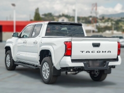 Toyota Tacoma 2WD SR5 Double Cab 5' Bed AT (Natl) 2026