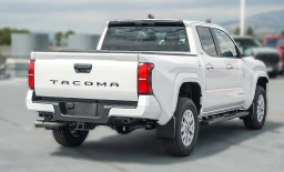 Toyota Tacoma 2WD SR5 Double Cab 5' Bed AT (Natl) 2026