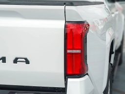 Toyota Tacoma 2WD SR5 Double Cab 5' Bed AT (Natl) 2026