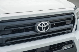 Toyota Tacoma 2WD SR5 Double Cab 5' Bed AT (Natl) 2026