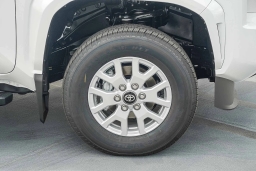 Toyota Tacoma 2WD SR5 Double Cab 5' Bed AT (Natl) 2026