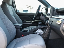 Toyota Tacoma 2WD SR5 Double Cab 5' Bed AT (Natl) 2026